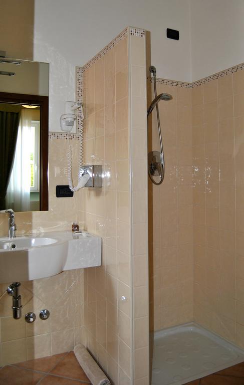 קסטלפרנקו אמיליה Hotel Aquila חדר תמונה